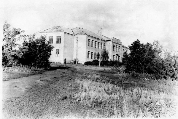 Микояновская общеобразовательная средняя школа Белгородского района постройки 1936 г.